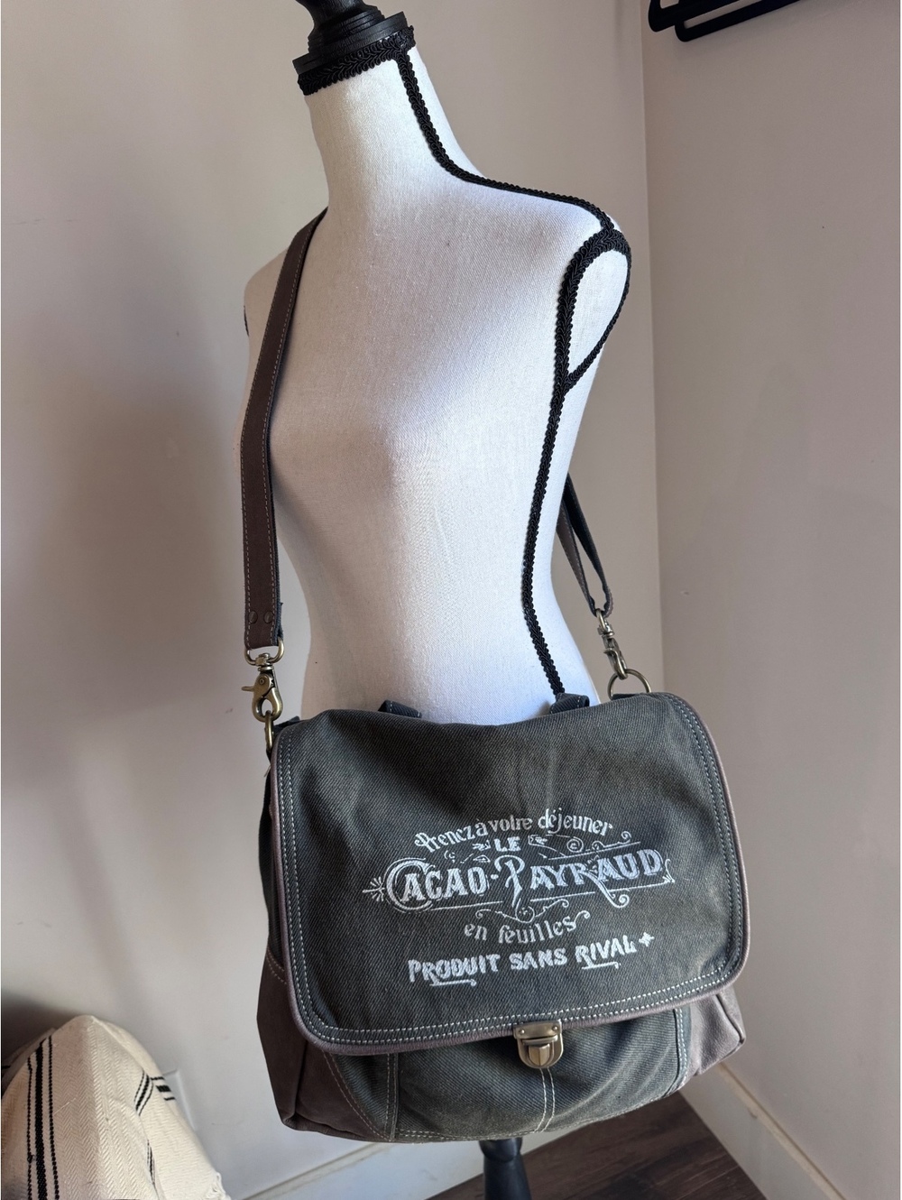 Vintage French Cacao-Payraud Advertising Messenger Bag / Crossbody